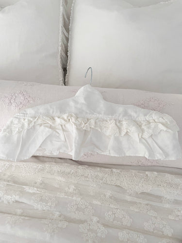 Ruffled lace linen hanger cover