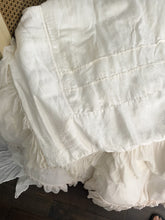 Load image into Gallery viewer, Beautiful retired Bella Notte Valentina  winter while XL throw silk