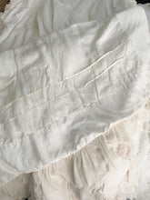 Load image into Gallery viewer, Beautiful retired Bella Notte Valentina  winter while XL throw silk