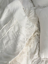 Load image into Gallery viewer, Beautiful retired Bella Notte Valentina  winter while XL throw silk