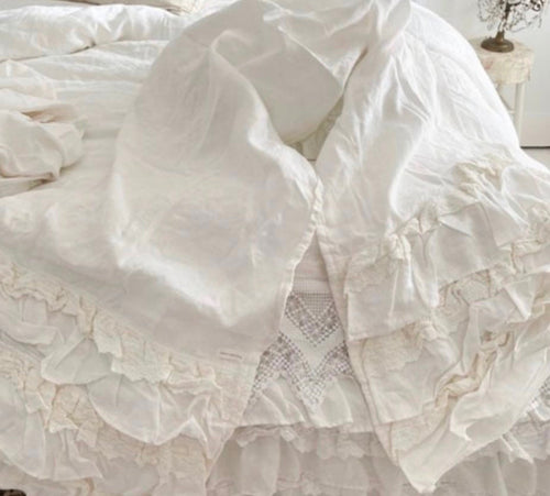 Linen and lace table runner