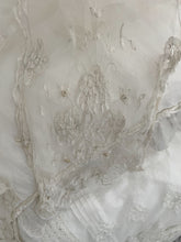 Load image into Gallery viewer, Stunning antique lace runner 9ft